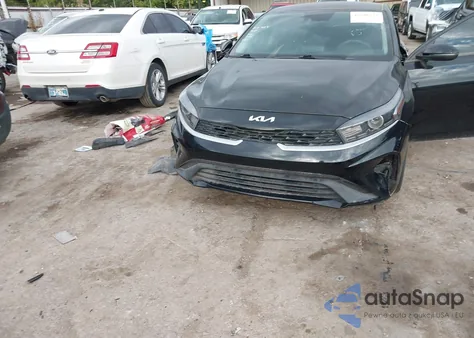 2022 Kia Forte Lxs z USA, uszkodzony, nr VIN 3KPF24AD8NE424781